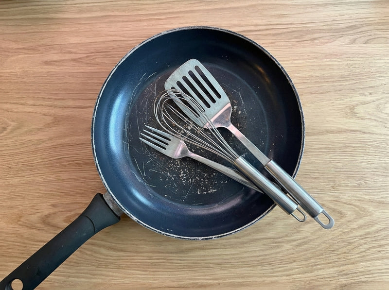 Poêle rayée par des ustensiles